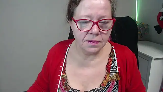 Adelewildx online show from 26, 2, 2025