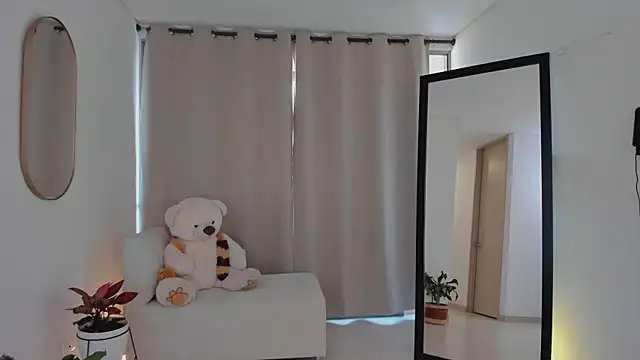 roxie gates  online show from 29, 9, 2025