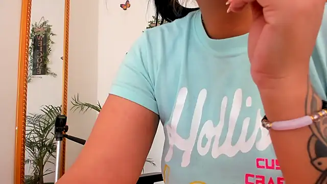 Snapshot of darsha_sahu chatting on 8, 1, 2025 darsha sahu online show from 8, 1, 2025