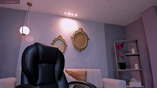 Snapshot of BrennaWalker chatting on 27, 2, 2025 BrennaWalker online show from 27, 2, 2025