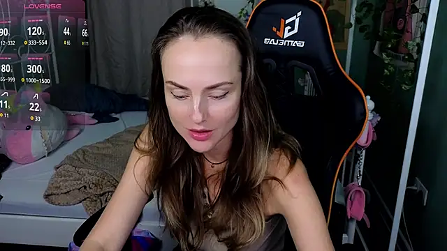 Snapshot of SuchArt_ chatting on 22, 9, 2025 SuchArt online show from 22, 9, 2025