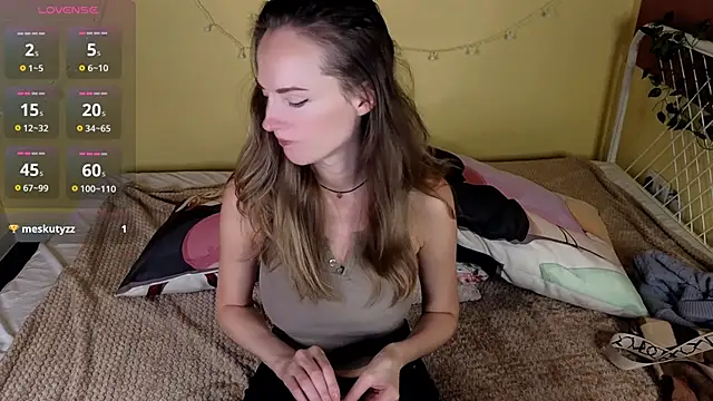 Snapshot of SuchArt_ chatting on 24, 9, 2025 SuchArt online show from 24, 9, 2025