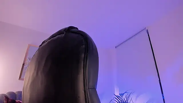 Snapshot of ZoePresleyX chatting on 12, 12, 2024 ZoePresleyX online show from 12, 12, 2024