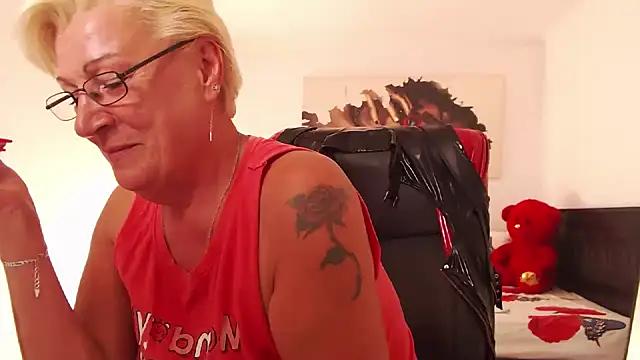 LaylaMilf online show from 28, 7, 2026