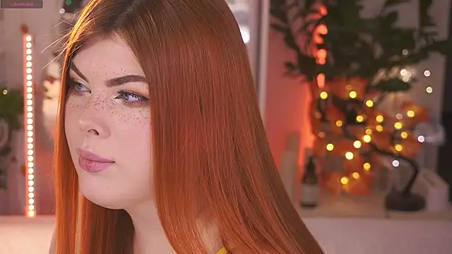 Snapshot of Ffoxyflame chatting on 28, 10, 2025 Ffoxyflame online show from 28, 10, 2025