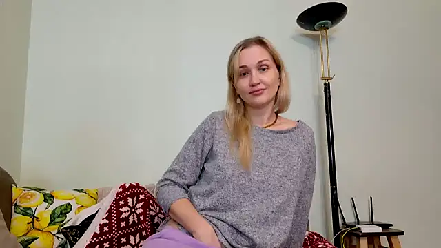 Snapshot of ModelEva chatting on 30, 11, 2025 ModelEva online show from 30, 11, 2025