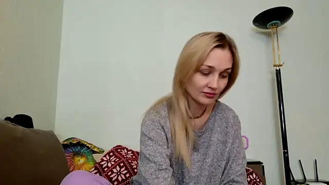 Snapshot of ModelEva chatting on 2, 12, 2025 ModelEva online show from 2, 12, 2025