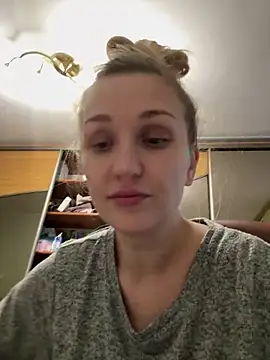 Snapshot of ModelEva chatting on 14, 12, 2025 ModelEva online show from 14, 12, 2025