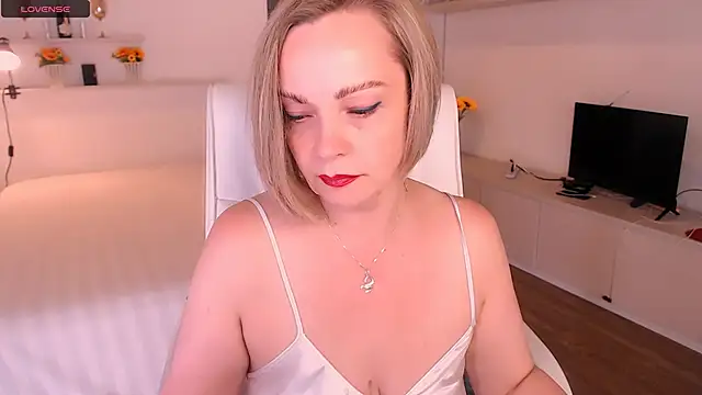 Tilly Eliot online show from 12, 11, 2025