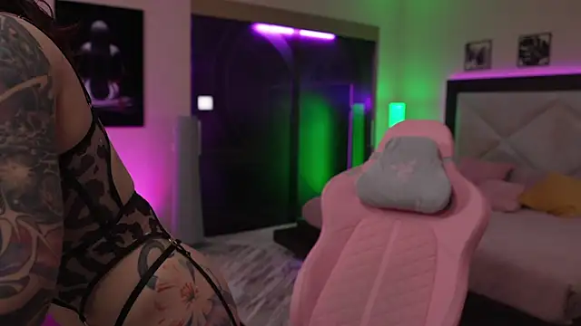 GirlGogo online show from 13, 12, 2025