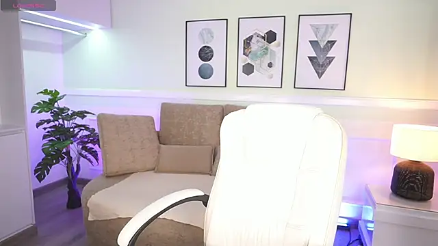 Snapshot of MaddyWattson chatting on 2, 12, 2025 MaddyWattson online show from 2, 12, 2025