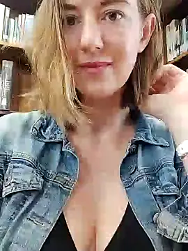Snapshot of TopsyWilde chatting on 31, 1, 2025 TopsyWilde online show from 31, 1, 2025