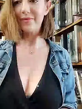 Snapshot of TopsyWilde chatting on 11, 2, 2025 TopsyWilde online show from 11, 2, 2025