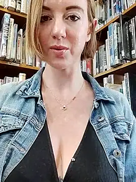 Snapshot of TopsyWilde chatting on 26, 2, 2025 TopsyWilde online show from 26, 2, 2025