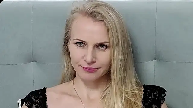 Snapshot of K__Adrienne chatting on 7, 11, 2025 K Adrienne online show from 7, 11, 2025