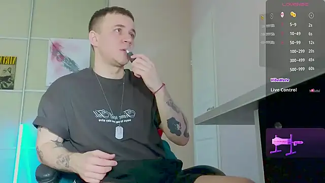 Snapshot of Ethan_and_mike chatting on 30, 10, 2025 Ethan and mike online show from 30, 10, 2025