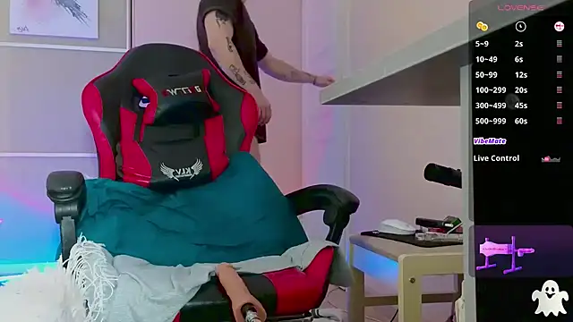 Snapshot of Ethan_and_mike chatting on 22, 11, 2025 Ethan and mike online show from 22, 11, 2025