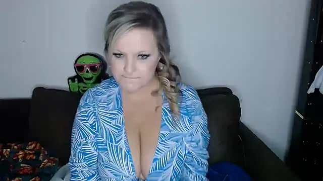 Snapshot of BigTitBarbie68 chatting on 19, 10, 2025 BigTitBarbie68 online show from 19, 10, 2025