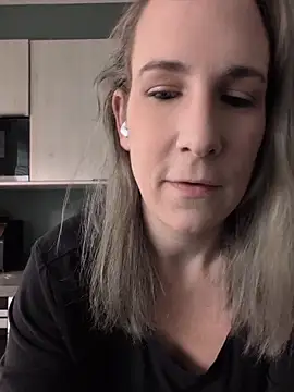 Snapshot of NaomiAndFriends chatting on 9, 6, 2026 NaomiAndFriends online show from 9, 6, 2026