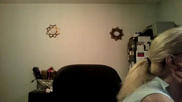 Snapshot of XTRAHORNYONE chatting on 17, 10, 2025 XTRAHORNYONE online show from 17, 10, 2025