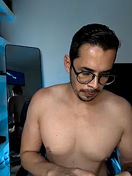 Snapshot of towers_j chatting on 31, 10, 2025 towers j online show from 31, 10, 2025