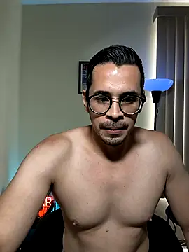 Snapshot of towers_j chatting on 8, 11, 2025 towers j online show from 8, 11, 2025