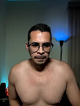 Snapshot of towers_j chatting on 18, 11, 2025 towers j online show from 18, 11, 2025