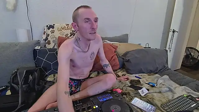 Snapshot of pyrowuff chatting on 23, 11, 2025 pyrowuff online show from 23, 11, 2025