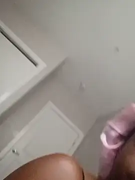 Snapshot of DancingLemonade chatting on 25, 11, 2025 DancingLemonade online show from 25, 11, 2025