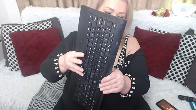 Snapshot of MsMelyssaxx chatting on 4, 3, 2025 MsMelyssaxx online show from 4, 3, 2025