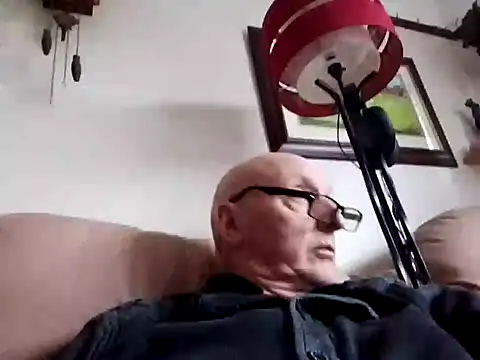 Snapshot of keeenn11 chatting on 12, 2, 2025 keeenn11 online show from 12, 2, 2025