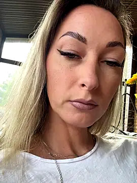 Snapshot of StarryHanna chatting on 4, 10, 2025 StarryHanna online show from 4, 10, 2025