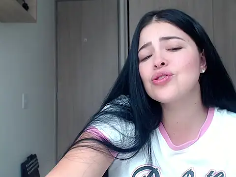 Snapshot of Aleska__Bell chatting on 8, 9, 2025 Aleska Bell online show from 8, 9, 2025