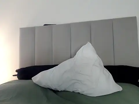 Snapshot of Aleska__Bell chatting on 13, 12, 2025 Aleska Bell online show from 13, 12, 2025