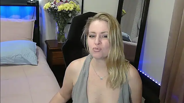 Snapshot of HollieBim chatting on 19, 1, 2025 HollieBim online show from 19, 1, 2025