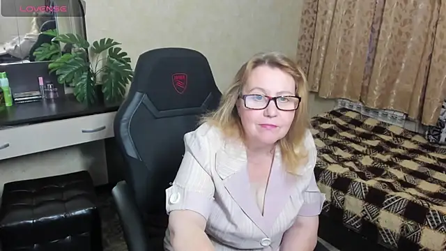 Frau Marta online show from 20, 12, 2024