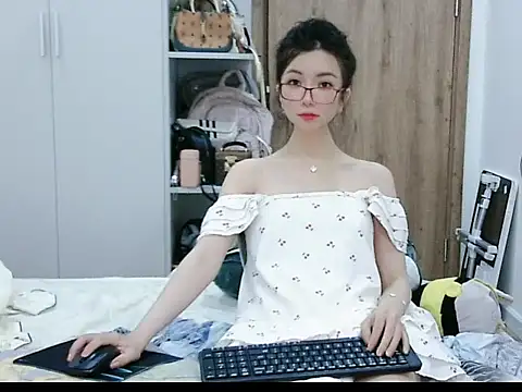 Snapshot of Cute_Ruby01 chatting on 29, 11, 2025 Cute Ruby01 online show from 29, 11, 2025