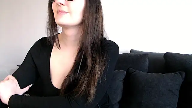Snapshot of Alina_Lamour chatting on 8, 7, 2026 Alina Lamour online show from 8, 7, 2026