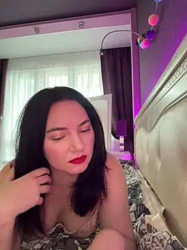 Snapshot of HotMilfMargo chatting on 4, 3, 2025 HotMilfMargo online show from 4, 3, 2025