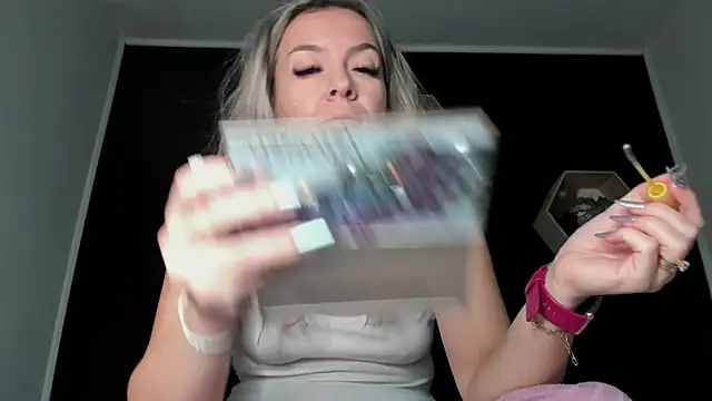 Snapshot of Alesys69 chatting on 4, 12, 2025 Alesys69 online show from 4, 12, 2025