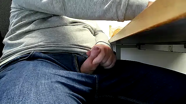 Snapshot of 69bezfleku chatting on 17, 2, 2025 69bezfleku online show from 17, 2, 2025