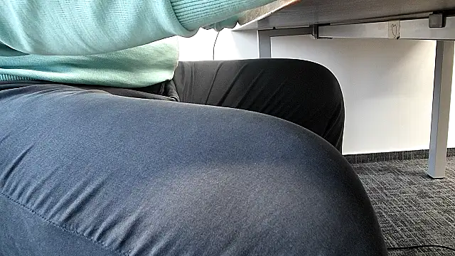 Snapshot of 69bezfleku chatting on 12, 11, 2025 69bezfleku online show from 12, 11, 2025