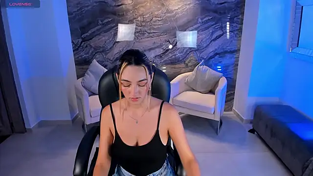 Snapshot of MelissaMoore_ chatting on 12, 1, 2025 MelissaMoore online show from 12, 1, 2025