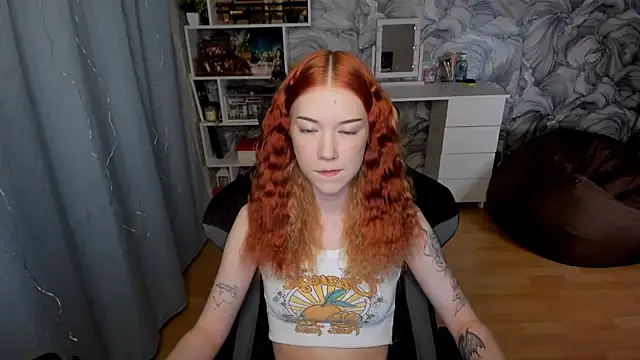 Snapshot of litl_Mia chatting on 28, 9, 2025 litl Mia online show from 28, 9, 2025