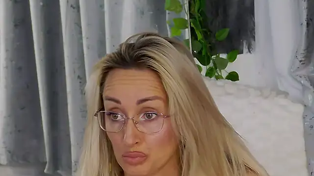 IsabelleEthan online show from 23, 11, 2025