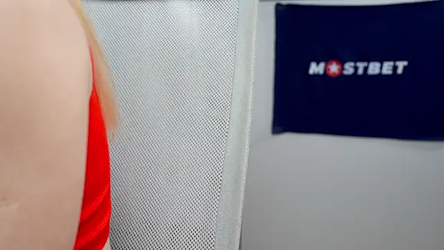 foxeslovefoxes online show from 6, 1, 2025