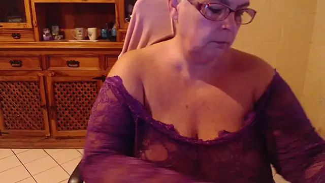 Snapshot of MISS_LINDAH chatting on 14, 10, 2025 MISS LINDAH online show from 14, 10, 2025