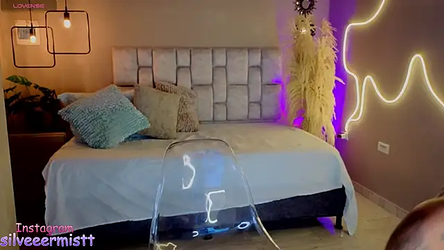 pamela reyes  online show from 11, 10, 2025