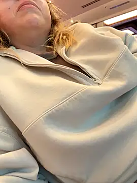 Snapshot of Blueskiiis3 chatting on 5, 10, 2025 Blueskiiis3 online show from 5, 10, 2025