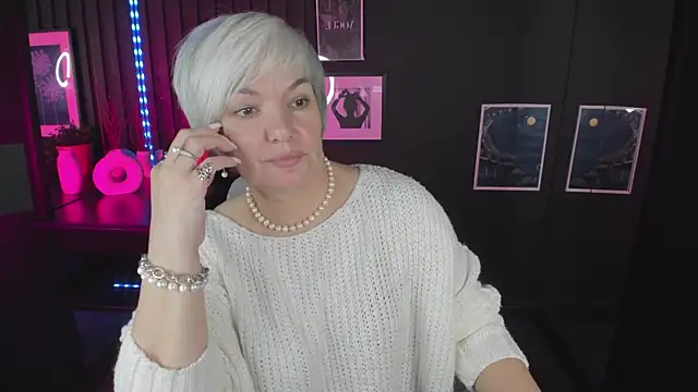 Snapshot of CarmenSoft chatting on 28, 10, 2025 CarmenSoft online show from 28, 10, 2025